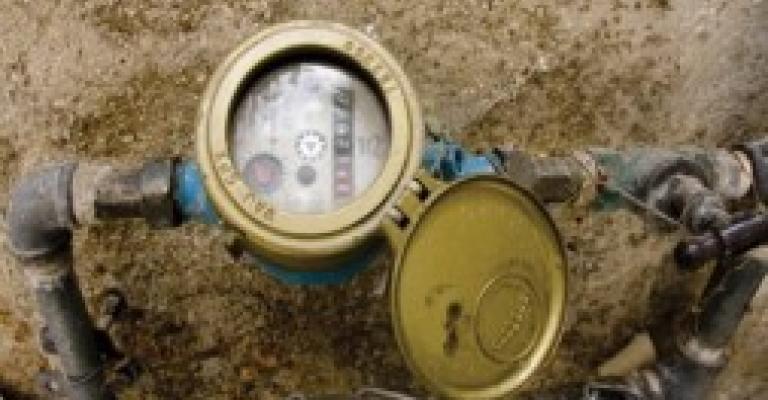 نائبان يطالبان بالسماح بتركيب ساعات مياه وكهرباء للمواطنين نائبان يطالبان بالسماح بتركيب ساعات مياه وكهرباء للمواطنين