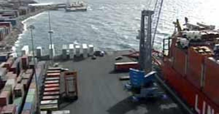 شلل تام بميناء العقبة بعد إضراب شامل للعمال