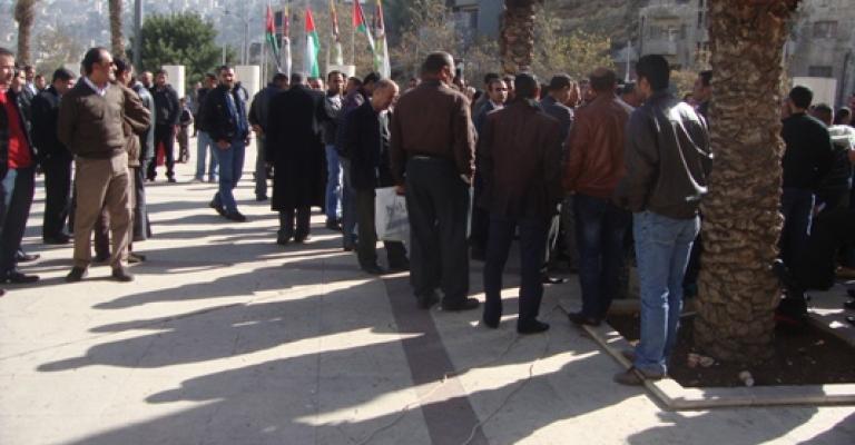 اعتصام لموظفي الأمانة وتحذير من إضراب عام