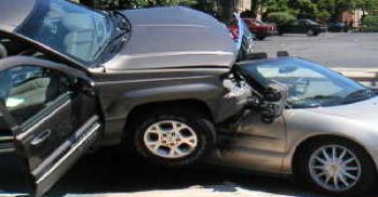 لجنة نيابية تطالب بإلزام المستشفيات بوثيقة التأمين على السيارات