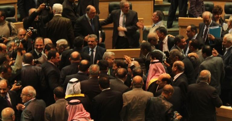 فيديو الخصاونة: لا امتياز كامل لأي شركة دون قانون والنواب يصفقون