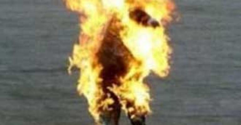 بعد المطارنة: مواطن يضرم النار بنفسه في حي نزال بعد المطارنة: مواطن يضرم النار بنفسه في حي نزال