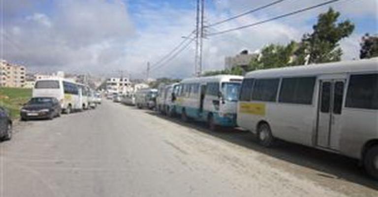 سائقو غور المزرعة-الكرك يضربون للمطالبة برفع الأجور سائقو غور المزرعة-الكرك يضربون للمطالبة برفع الأجور