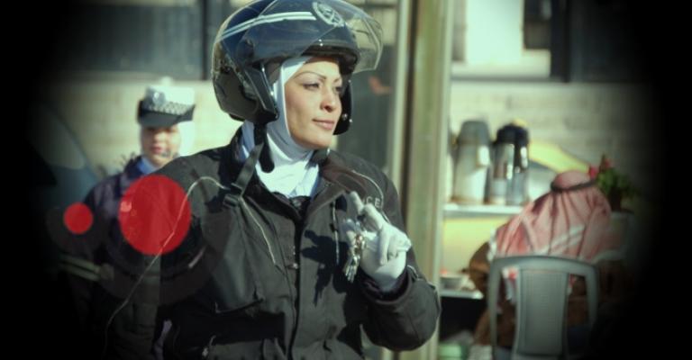 فيديو..مراقبات سير يتحدين ظروف العمل بالإرادة