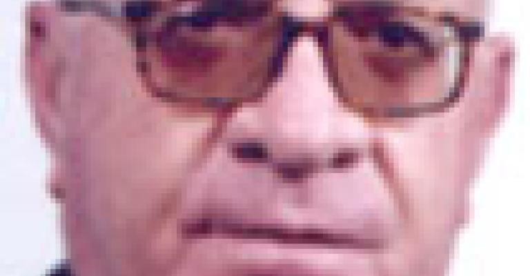 بين يدي رئيس لجنة الأمانة بين يدي رئيس لجنة الأمانة