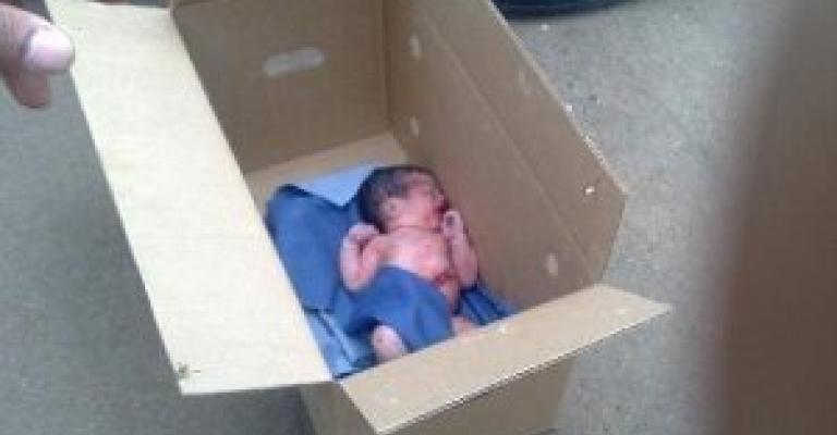 العثور على لقيطة في حاوية نفايات في ديرعلا 