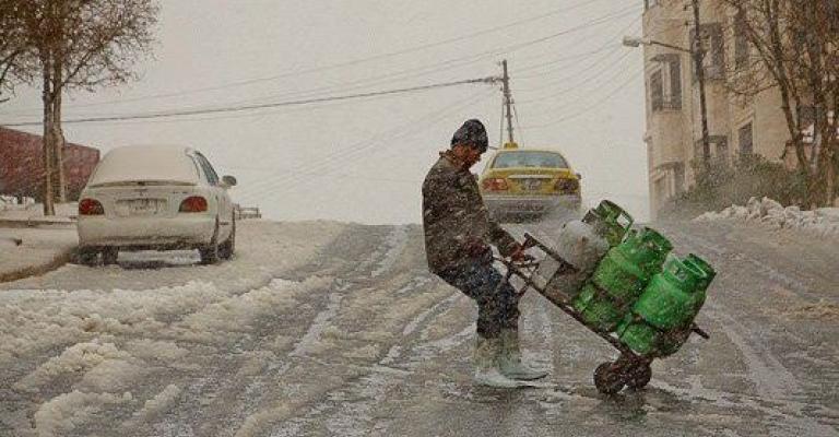 وفرة بالمحروقات والخبز ودعوة لعدم التهافت على الشراء وفرة بالمحروقات والخبز ودعوة لعدم التهافت على الشراء