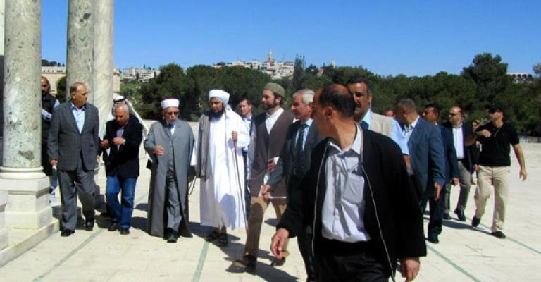 الأمير هاشم يصلي في الأقصى