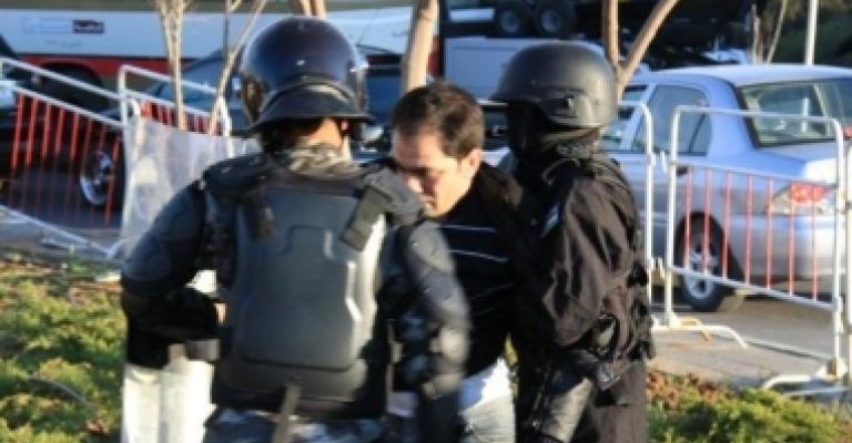 مراكز أمنية تخالف القوانين بحجز هويات المفرج عنهم