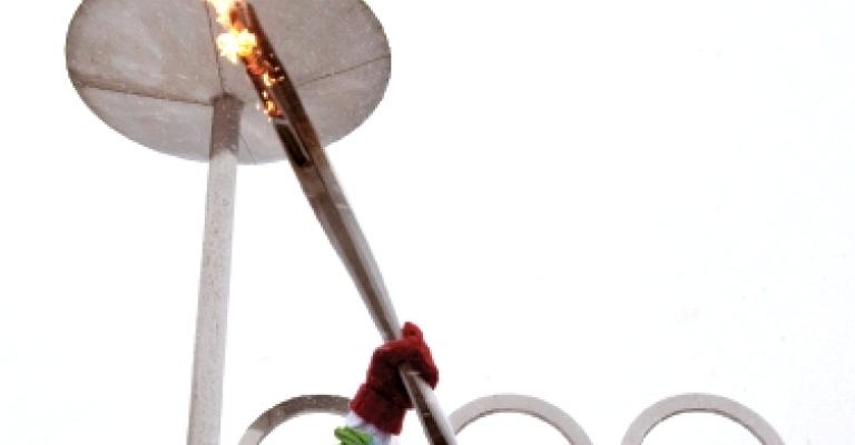 أردنية تحمل الشعلة الأولومبية