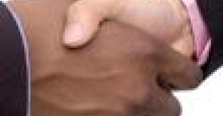 إللي يشدّوا على إيديه 