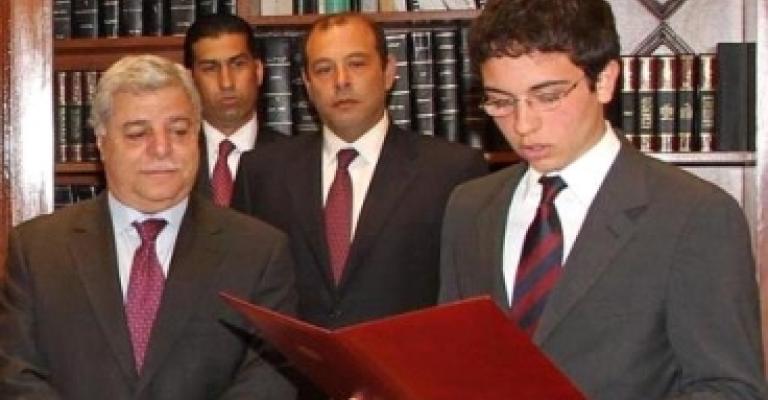 ما هي صلاحيات نائب الملك ؟؟