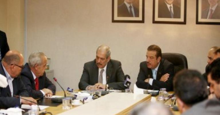 الطراونة يتعهد بمواصلة الإصلاح ومطالبات بالتركيز على الاقتصاد الطراونة يتعهد بمواصلة الإصلاح ومطالبات بالتركيز على الاقتصاد