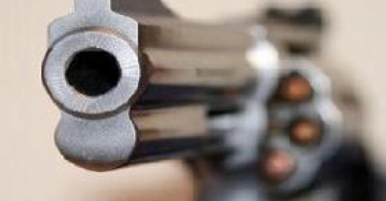 شاب يشهر سلاحا داخل الجامعة الأردنية شاب يشهر سلاحا داخل الجامعة الأردنية