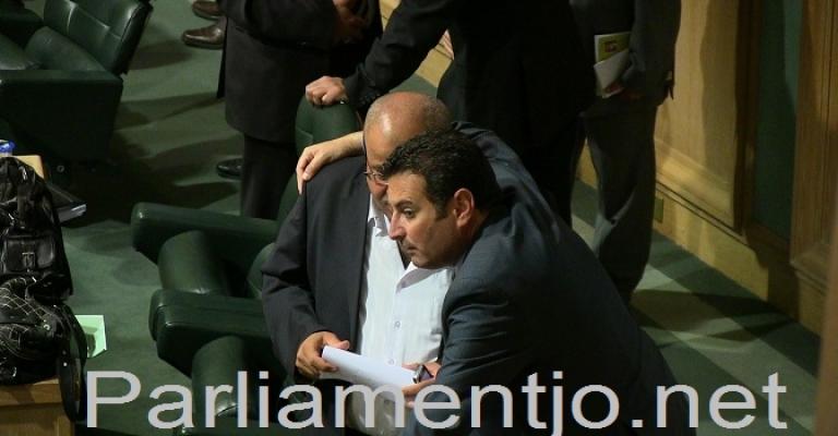 غياب الحماسة عن خطب الوداع لمناقشات اليوم الأول للثقة غياب الحماسة عن خطب الوداع لمناقشات اليوم الأول للثقة