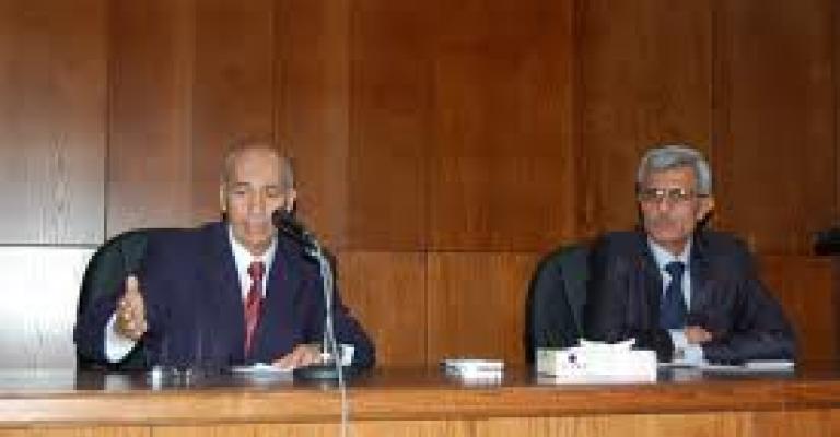 32 عاما ً في ” الدرج “