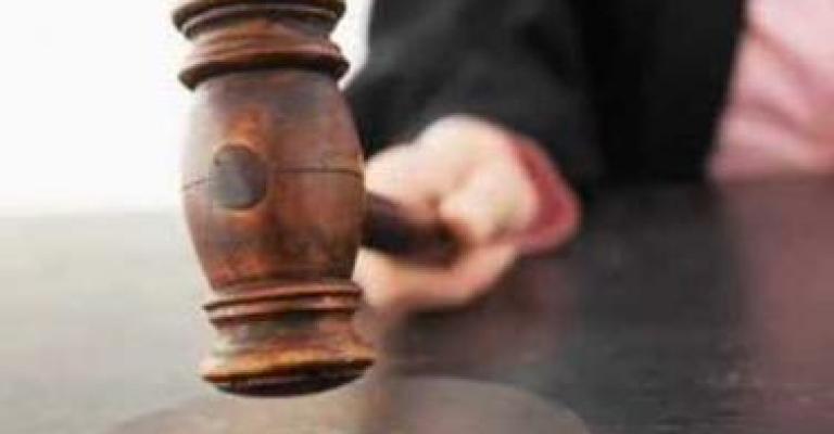 قاضي يخل بمبدأ علانية المحاكمة 