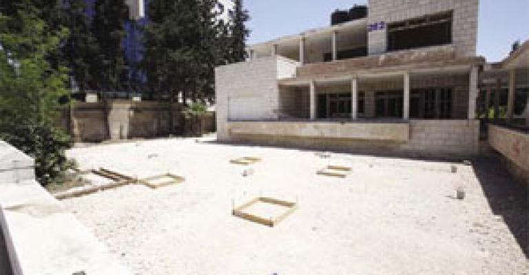 الكيلاني يتفقد سير العمل بدارة التل ومنزل المشير المجالي الكيلاني يتفقد سير العمل بدارة التل ومنزل المشير المجالي