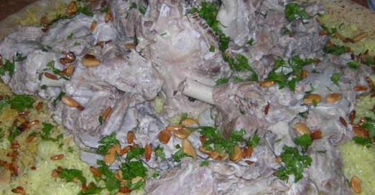 بالفيديو : النصيرات يتحدث عن مواطن أراد ان 'يعزم' وزيرا عنده...