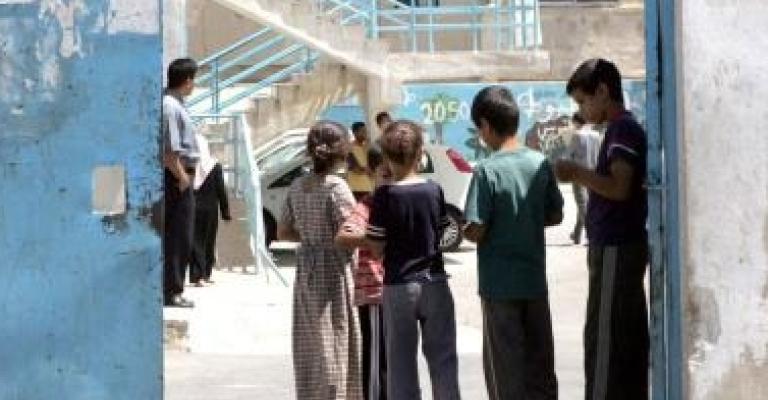 الأونروا تخفض عدد المعلمين واتحاد العاملين يحتج 