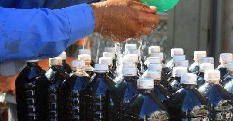 محاولة للحفاظ على برودة التمر هندي (اربد)- عدسة محمد حتاملة