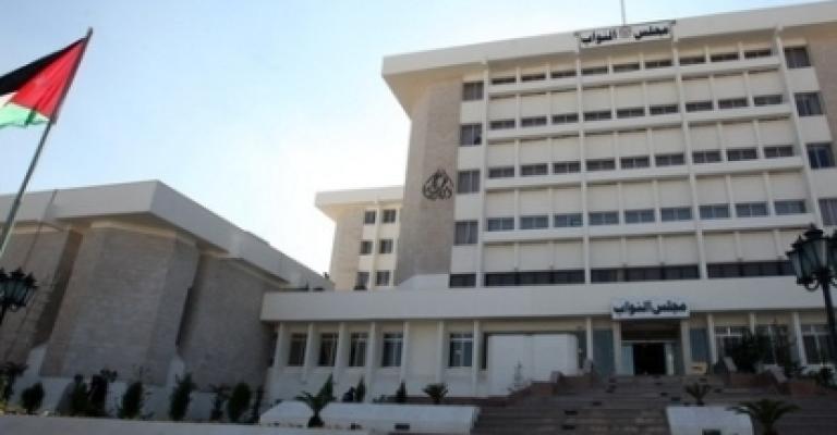 الضريبة التصاعدية على طاولة مالية النواب والحكومة