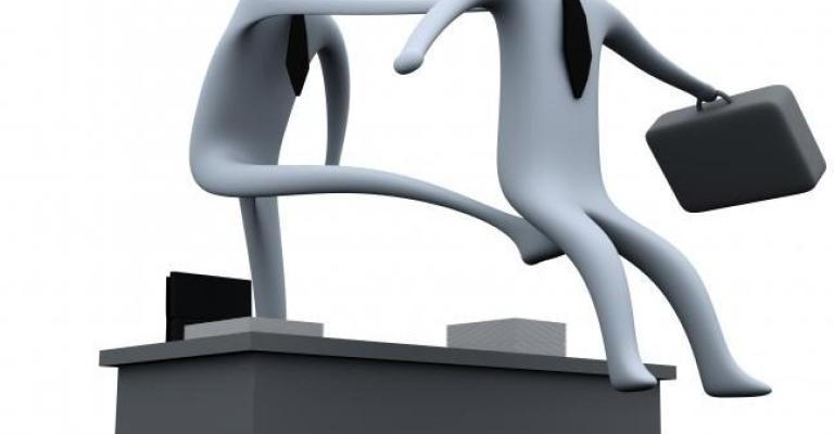 المفصولون تعسفيا عندما يهجرون حقوقهم 