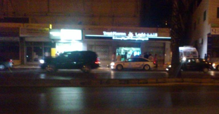 تحطيم زجاج صيدلية الروابدة في المدينة الرياضية تحطيم زجاج صيدلية الروابدة في المدينة الرياضية