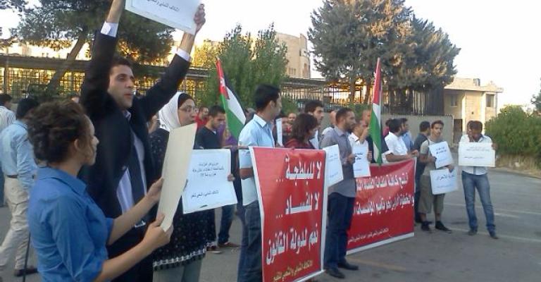 أنباء عن اعتقال اثنين من المعتصمين أمام وزارة الداخلية أنباء عن اعتقال اثنين من المعتصمين أمام وزارة الداخلية