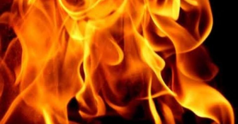 الزرقاء: حريق في سوق الجمعة الزرقاء: حريق في سوق الجمعة