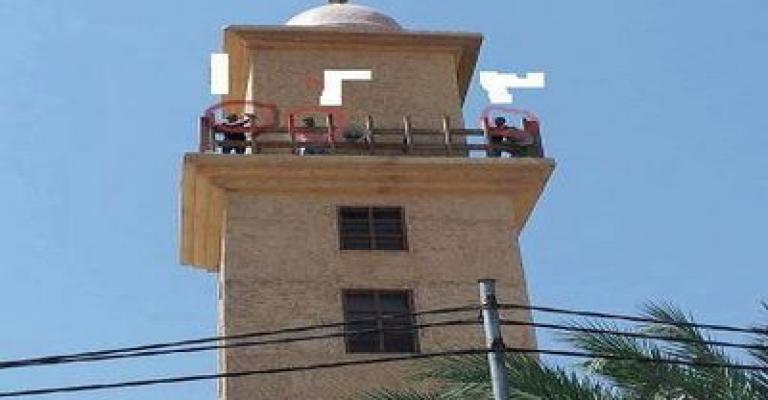 العقبة: 3 عاطلين عن العمل يحاولون الانتحار من فوق مسجد العقبة: 3 عاطلين عن العمل يحاولون الانتحار من فوق مسجد