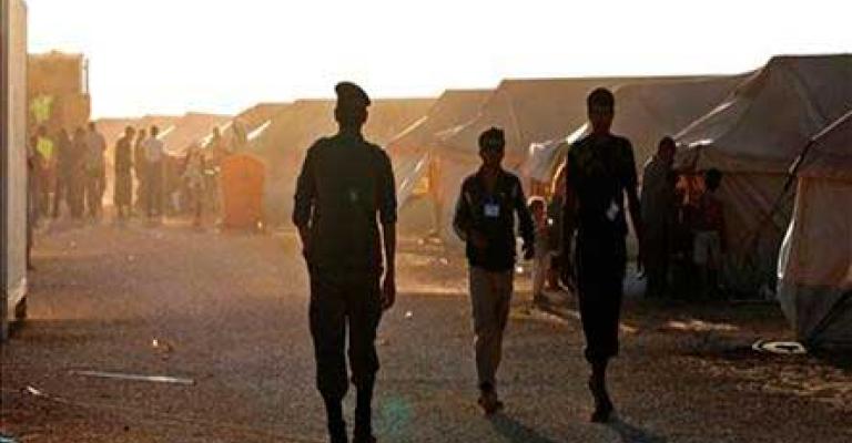 أهالي في المفرق يطالبون بترحيل السوريين إثر أعمال شغب في الزعتري أهالي في المفرق يطالبون بترحيل السوريين إثر أعمال شغب في الزعتري