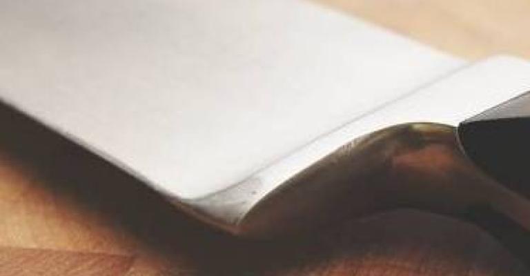 شاب يقتل شقيقته الاربعينية بسكين مطبخ شاب يقتل شقيقته الاربعينية بسكين مطبخ