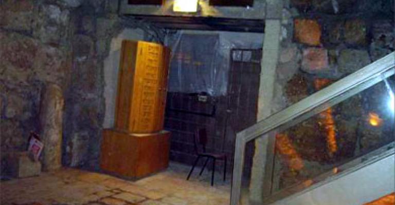  61 كنيساً يهوديا و شبكة أنفاق تحاصر المسجد الأقصى