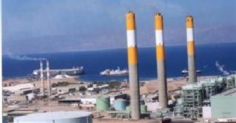 العاملون في مصفاة العقبة يضربون وتواجد امني مكثف 