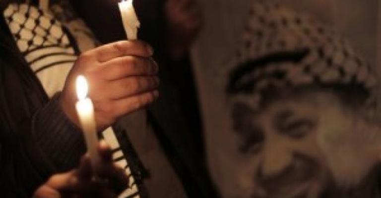 استخراج رفات عرفات للتحقيق بأسباب وفاته استخراج رفات عرفات للتحقيق بأسباب وفاته