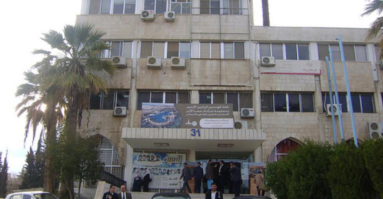 النقابات المهنية تطالب النسور بتطوير وسائل النقل العامة النقابات المهنية تطالب النسور بتطوير وسائل النقل العامة