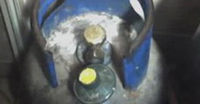 التربية تتعهد بعلاج طالبة تشوهت بانفجار داخل مدرسة التربية تتعهد بعلاج طالبة تشوهت بانفجار داخل مدرسة