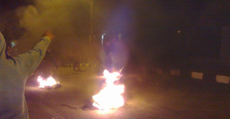 رشق منزل النسور بالحجارة رشق منزل النسور بالحجارة