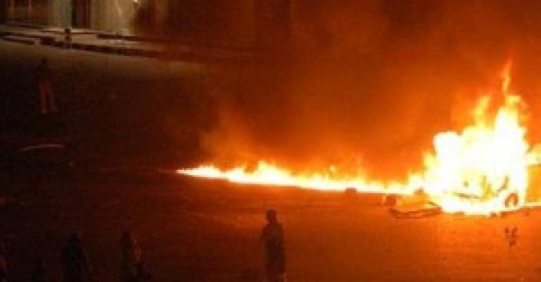 قوات الدرك تفرق محتجين أمام منزل النسور قوات الدرك تفرق محتجين أمام منزل النسور