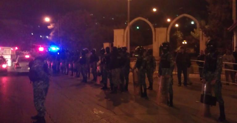 اعتصام الديوان ينتقل إلى الساحة الهاشمية-فيديو وصور