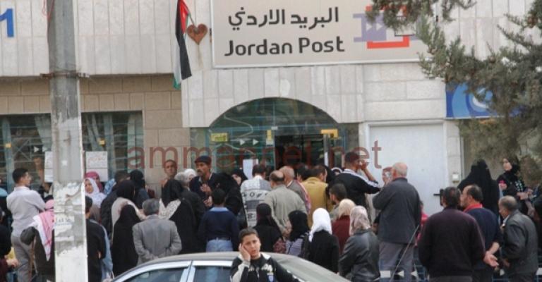 مكاتب البريد: ازدحام وتدافع وبيع لطلبات الدعم 