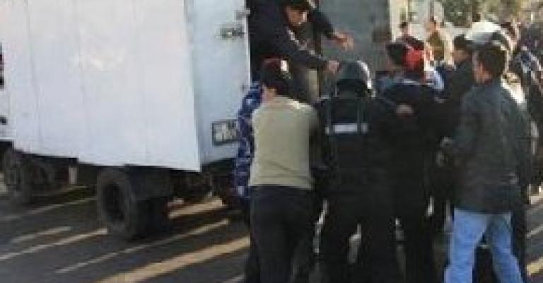 أمارة: ذهب لشراء السندويش فاعتقل بتهمة الاحتجاج أمارة: ذهب لشراء السندويش فاعتقل بتهمة الاحتجاج