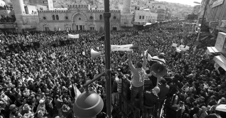 الاحتجاج على رفع الاسعار.. الصخب و الهدوء الاحتجاج على رفع الاسعار.. الصخب و الهدوء