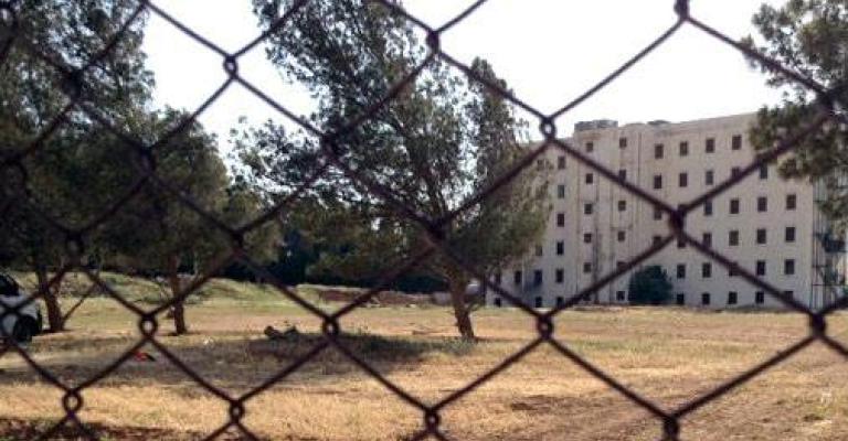 لاجئون خلف اسوار السايبر سيتي- صوت