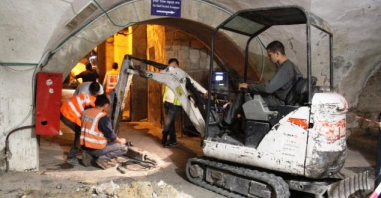 مساع اسرائيلية لتصفية الآثار الاسلامية في شارع الواد بالقدس مساع اسرائيلية لتصفية الآثار الاسلامية في شارع الواد بالقدس