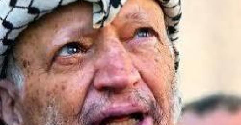 اعادة دفن رفات عرفات وتسليم العينات الى الخبراء اعادة دفن رفات عرفات وتسليم العينات الى الخبراء