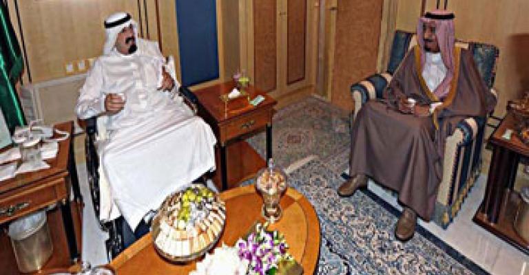 العاهل السعودي يظهر نافيا اشاعة وفاته العاهل السعودي يظهر نافيا اشاعة وفاته