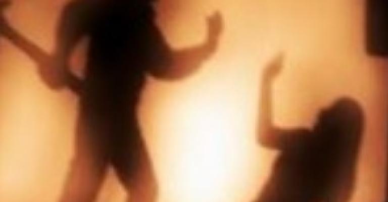 صحفيون ونشطاء يراجعون التغطيات الإعلامية لحوادث قتل النساء 