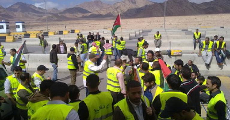 موظفو نافذ يلجأون الى رئيس الوزراء 